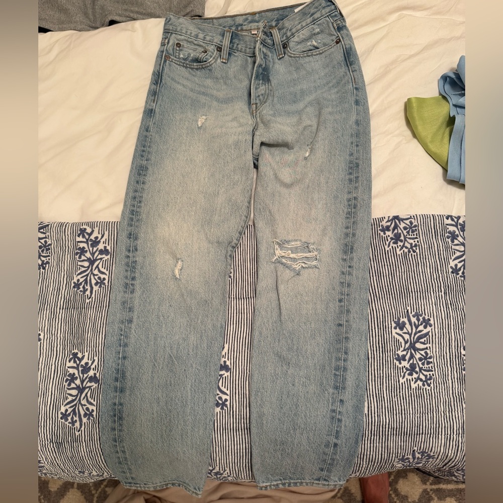 Light wash Levi jeans